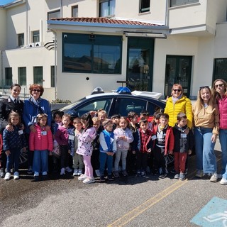 Gli alunni delle scuole di Biella in visita al Comando dei Carabinieri.