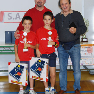 Jacopo Sulis e Simone Cagna, con l'allenatore Adrian Panaite e il presidente Cesare Erba