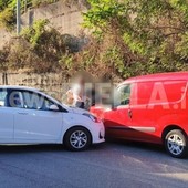 Biella, scontro fra mezzi in via Corradino Sella, nessun ferito - Foto Marina Bazzocchi Biella, scontro fra mezzi in via Corradino Sella, nessun ferito - Foto Marina Bazzocchi
