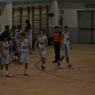 Basket - Una Cestistica in crisi cede anche al Serravalle