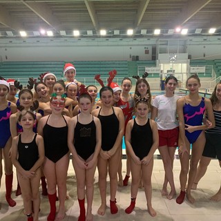 Spettacolo di Natale per il gruppo agonistico di nuoto sincronizzato In Sport Biella Spettacolo di Natale per il gruppo agonistico di nuoto sincronizzato In Sport Biella
