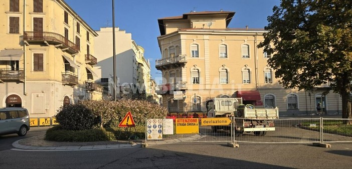Biella, traffico in centro: cedimento in via della Repubblica