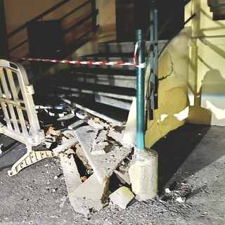 Scontro stradale a Ponderano: distrutta la scala per accedere all’ambulatorio