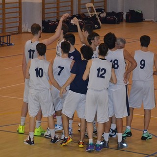 Basket - Cestistica batte Borgomanero e aggancia il 5° posto