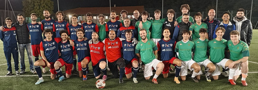 Atleti e dirigenti di Su Nuraghe-Pizza Flash e Prafil Sisto (PS) prima del fischio d’inizio. Atleti e dirigenti di Su Nuraghe-Pizza Flash e Prafil Sisto (PS) prima del fischio d’inizio.