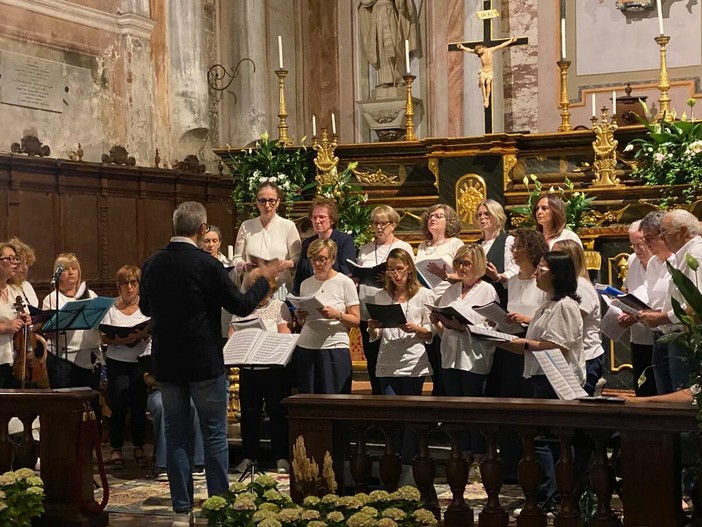 Biella, San Nicola gremita per i cori “Gocce di Rugiada” e “Melody Rock” Biella, San Nicola gremita per i cori “Gocce di Rugiada” e “Melody Rock”