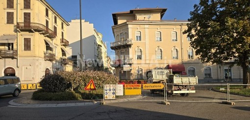 Biella, traffico in centro: cedimento in via della Repubblica Biella, traffico in centro: cedimento in via della Repubblica