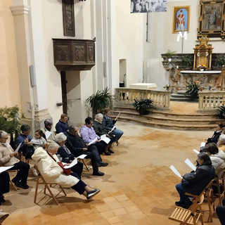 Pettinengo, recita del Santo Rosario nell’oratorio di canton Gurgo.