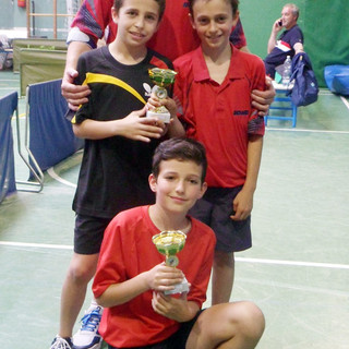 Il gruppo di atleti del TT.Biella con l'allenatore Adrian Panaite