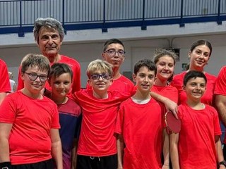 Grand Prix di Novara: i giovani atleti del TT Biella, accompagnati, nella foto, dai tecnici Sergei Mokropolov, Gilberto Ciarmatori e Robero Fazzari.