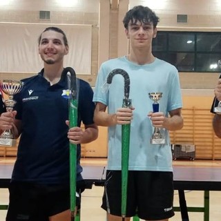 Luca Lanza (primo da sinistra) e Matteo Passaro (terzo da sinistra), protagonisti al Torneo di quarta categoria a Biella - Foto TT BIELLA