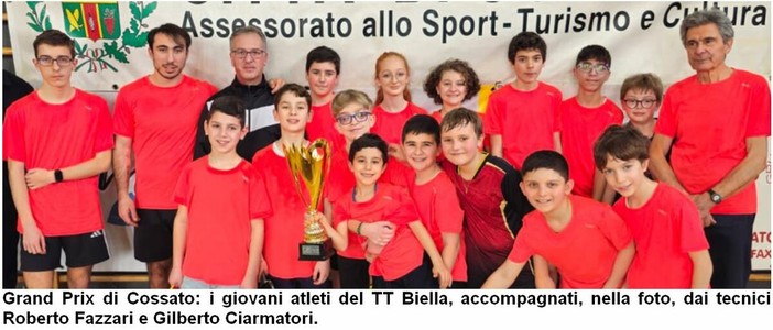 I giovani atleti del TT Biella, accompagnati, nella foto, dai tecnici Roberto Fazzari e Gilberto Ciarmatori.