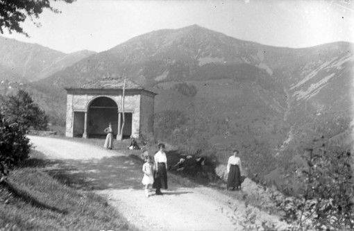 Oropa nelle foto d'archivio: il cammino che conduce al Santuario - Copyright Fondazione Sella 2026 Oropa nelle foto d'archivio: il cammino che conduce al Santuario - Copyright Fondazione Sella 2026