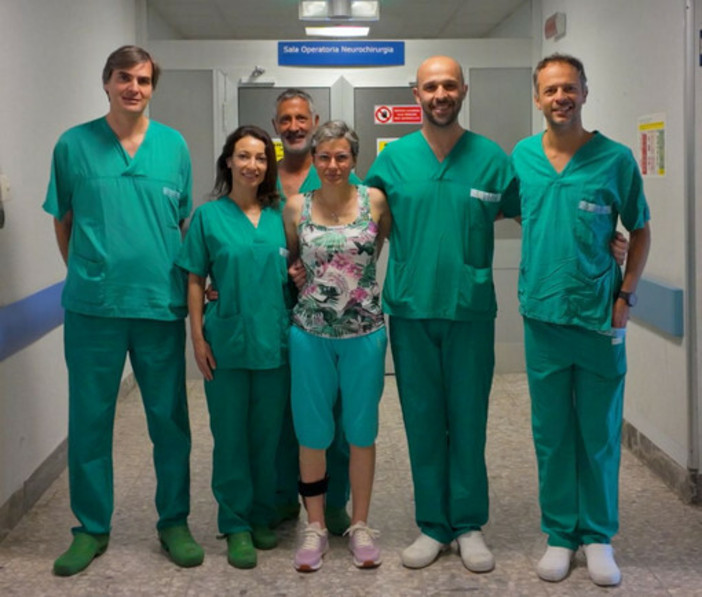 Rischia la paralisi, ma i medici la salvano: straordinario intervento al CTO di Torino