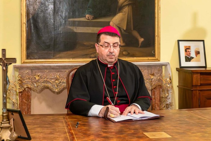 Vescovo Farinella: "Questa lettera è per te: mi manchi" Vescovo Farinella: "Questa lettera è per te: mi manchi"