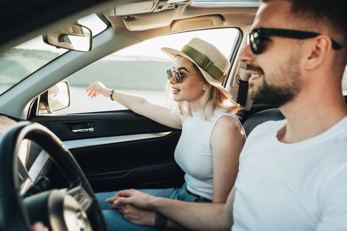Vacanze in auto: la guida completa ai controlli pre-partenza per viaggiare sicuri Vacanze in auto: la guida completa ai controlli pre-partenza per viaggiare sicuri