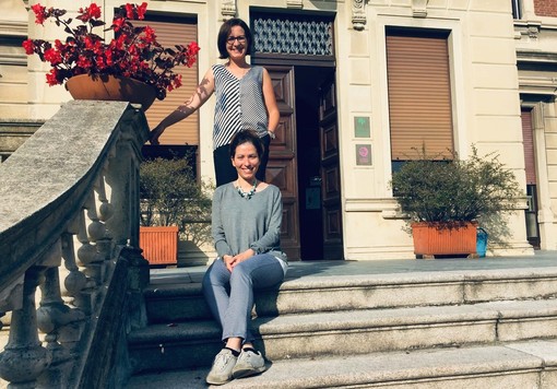 Le due psicologhe Valentina Furno (in piedi) e Paola Minacapelli