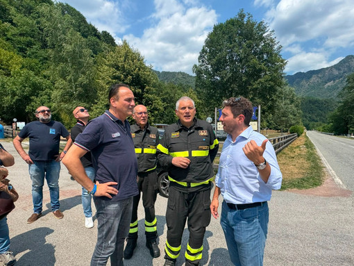 Incendi in Piemonte, Cirio al centro di comando di Varallo per Cravagliana