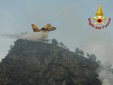 Cravagliana, proseguono le operazioni di spegnimento dell'incendio Cravagliana, proseguono le operazioni di spegnimento dell'incendio