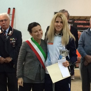 A Debhora Li Sacchi la Corsa del Mais Rosso di Banchette