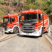 Incendio Monte Barone, lanci d’acqua e presidi a Le Piane: 44 operatori a terra