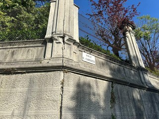 Biella, cresce il degrado in città: "Marciapiedi impraticabili e incuria da mesi" Biella, cresce il degrado in città: "Marciapiedi impraticabili e incuria da mesi"