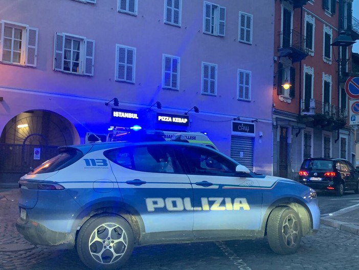 Biella: Polizia e 118 intervengono per uomo molesto in città