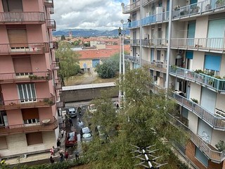 Incendio in un palazzo a Gaglianico: Vigili del Fuoco portano in salvo i residenti Incendio in un palazzo a Gaglianico: Vigili del Fuoco portano in salvo i residenti