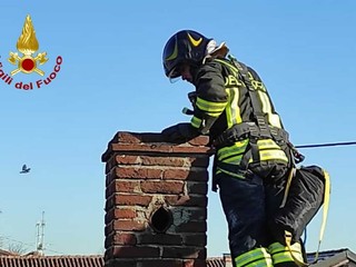 Dal Nord/Ovest, Vigili del Fuoco a Crescentino per un principio di incendio camino