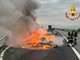 Dal Nord/Ovest, incendio auto lungo la A26 FOTO Dal Nord/Ovest, incendio auto lungo la A26 FOTO