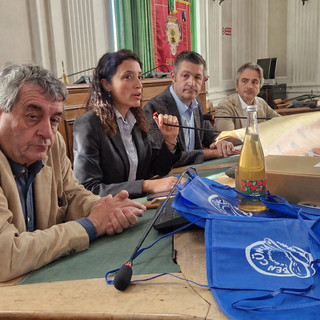 Ben Cuncià, grembiule blu e tre fontane in regalo al Comune tra le novità del 2026