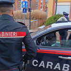 Cossato, apre la portiera dell'auto e colpisce una ciclista: conducente scoperto senza patente (foto di repertorio)