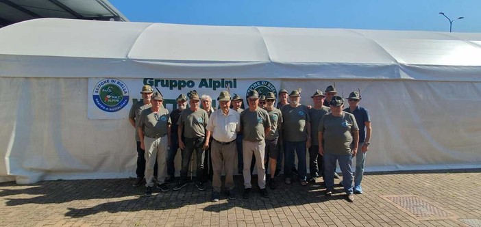 90 anni e spirito alpino, a Mottalciata le penne nere in festa per Sergio Forno