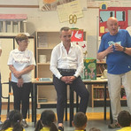 Auser Cossato in visita nelle scuole, consegna di copia della Costituzione agli alunni del Parlamento Auser Cossato in visita nelle scuole, consegna di copia della Costituzione agli alunni del Parlamento