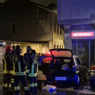 Auto in fiamme, la scia degli episodi continua: paura nella notte a Biella FOTO