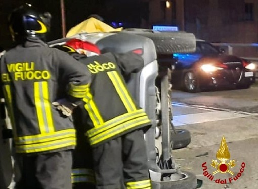 Auto si ribalta a Vigliano: danneggiata una colonnina del metano, foto archivio Auto si ribalta a Vigliano: danneggiata una colonnina del metano, foto archivio
