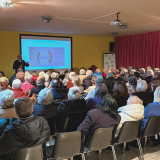 Artrosi, terapie e protesi: grande interesse al Caffè del Benessere