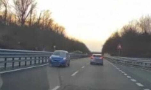Auto in contromano sulla Superstrada, sfiorato l'incidente nel tratto di Masserano VIDEO Auto in contromano sulla Superstrada, sfiorato l'incidente nel tratto di Masserano VIDEO