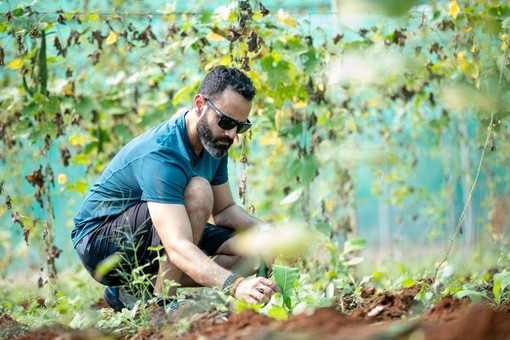 Torino: Ladro all'arrivo della polizia si finge giardiniere per non essere arrestato