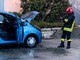Fumo dal motore, poi le fiamme: incendio ad un’auto a Cossato (foto di Mattia Baù per newsbiella.it) Fumo dal motore, poi le fiamme: incendio ad un’auto a Cossato (foto di Mattia Baù per newsbiella.it)
