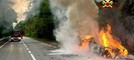 A fuoco un’auto sulla Settimo Vittone, è andata completamente distrutta (foto di Mattia Baù per newsbiella.it e Vigili del Fuoco Biella)