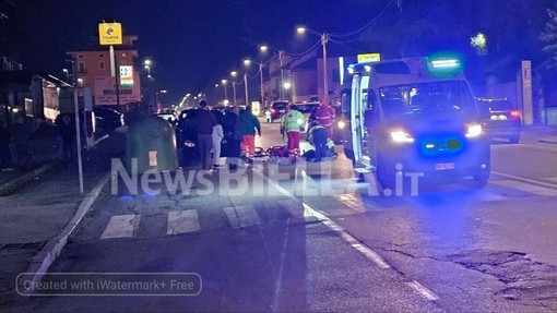 Biella, ciclista coinvolta in un incidente con un'auto in via Milano: donna in ospedale FOTO Mauro Benedetti per newsbiella.it