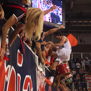 Basket - E la curva Barlera urla "Salutate la capolista"
