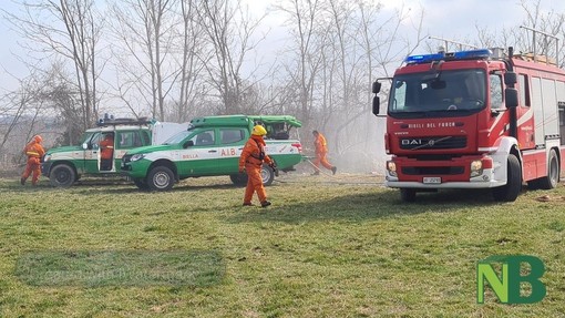 Scatta l’allarme per un incendio, fiamme tra Curino e Sostegno (foto di repertorio) Scatta l’allarme per un incendio, fiamme tra Curino e Sostegno (foto di repertorio)