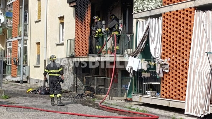 Incendio a Biella Pavignano: esplode una bombola, alloggio compromesso FOTO e VIDEO Mattia Baù per newsbiella.it