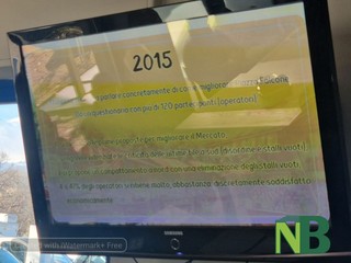 Biella, mercato di piazza Falcone, ambulanti in rivolta compatti: “Non ci spostiamo”