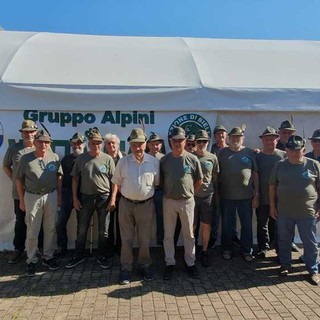 90 anni e spirito alpino, a Mottalciata le penne nere in festa per Sergio Forno