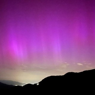 Lo spettacolo dell'aurora boreale illumina anche i cieli del Piemonte