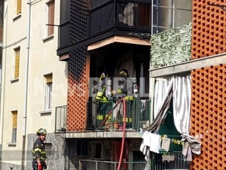 Incendio a Biella Pavignano, alloggio in fiamme: palazzina evacuata FOTO e VIDEO Mattia Baù per newsbiella.it