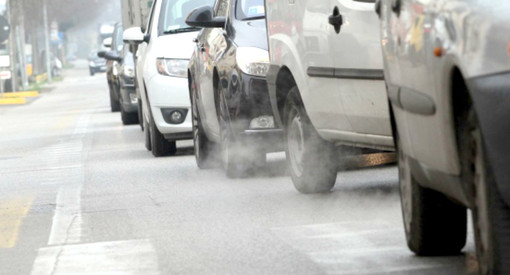 Dal 4 gennaio no alla circolazione dei Diesel Euro 4 in diverse zone del Piemonte. Biella esente Dal 4 gennaio no alla circolazione dei Diesel Euro 4 in diverse zone del Piemonte. Biella esente